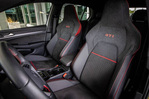 2025 Volkswagen Golf GTI SE