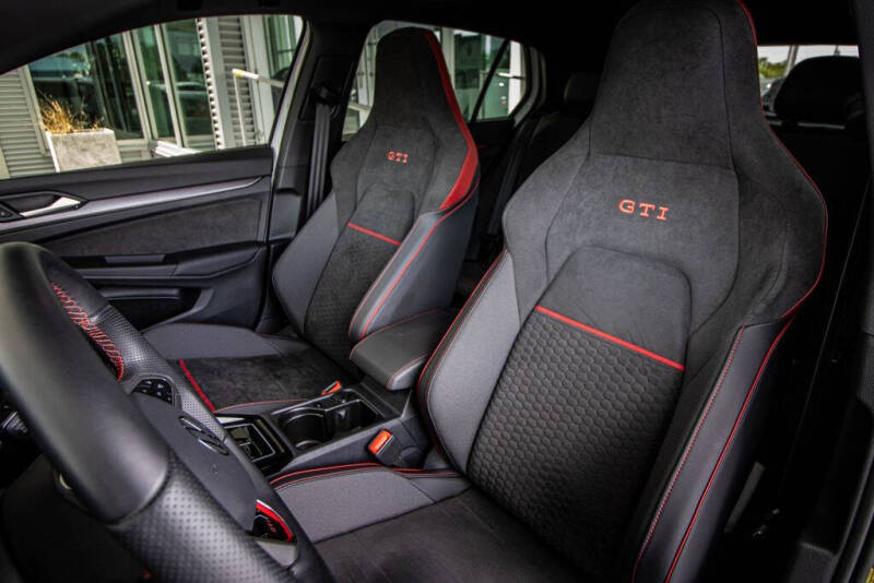2025 Volkswagen Golf GTI SE