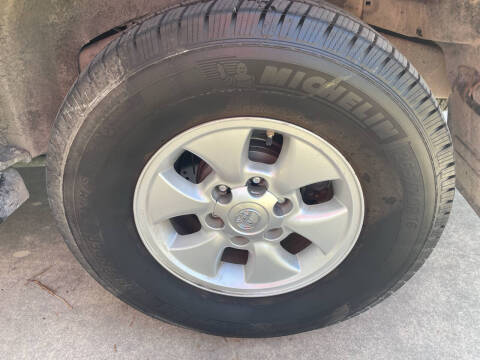 2005 Toyota Sequoia SR5