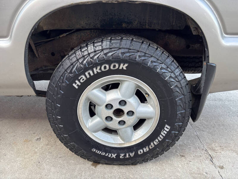 2000 Chevrolet S-10 LS