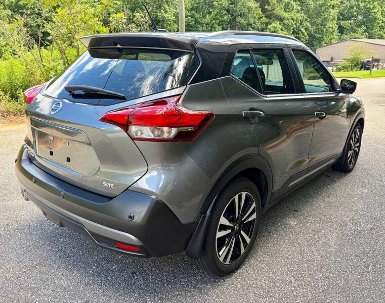 2020 Nissan Kicks SR