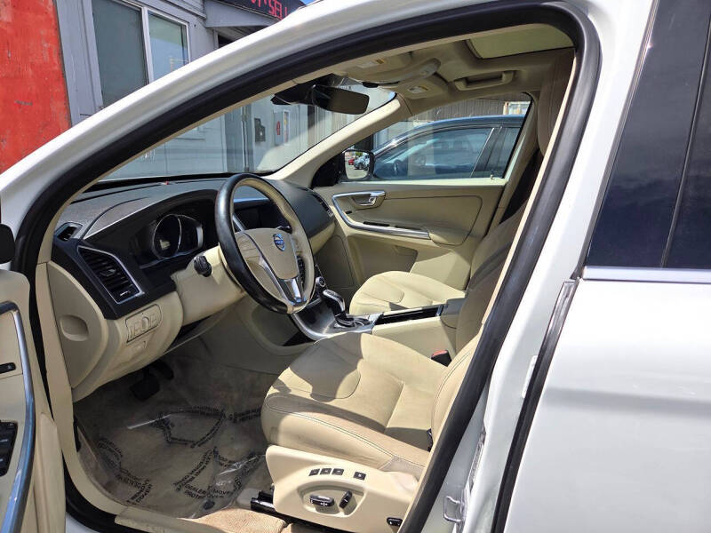 2016 Volvo XC60 T5 Drive-E Premier
