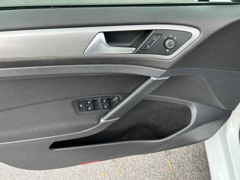 2016 Volkswagen Golf TSI S