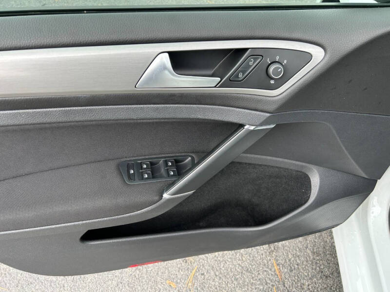 2016 Volkswagen Golf TSI S