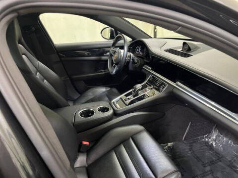 2018 Porsche Panamera 4