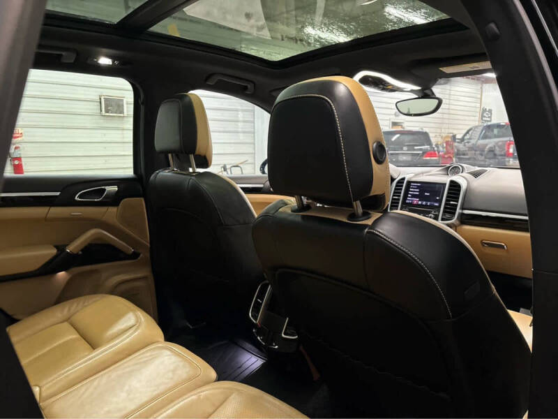 2017 Porsche Cayenne Platinum Edition
