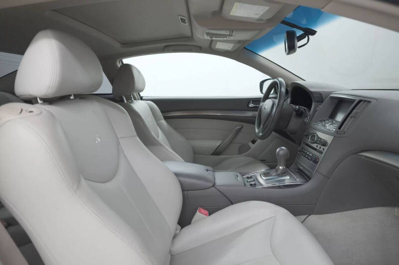 2011 Infiniti G37 Coupe x