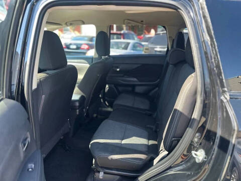 2017 Mitsubishi Outlander ES