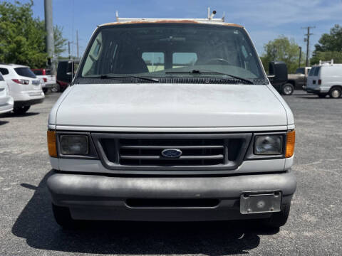 2003 Ford E-Series E-150 Base
