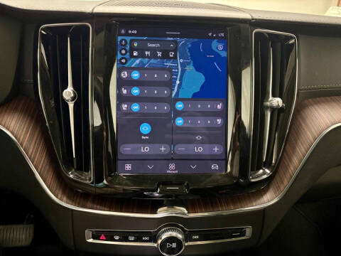 2023 Volvo XC60 B5 Ultimate Dark Theme