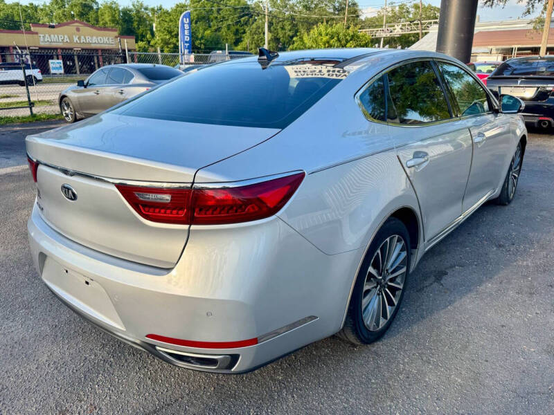 2017 Kia Cadenza Technology
