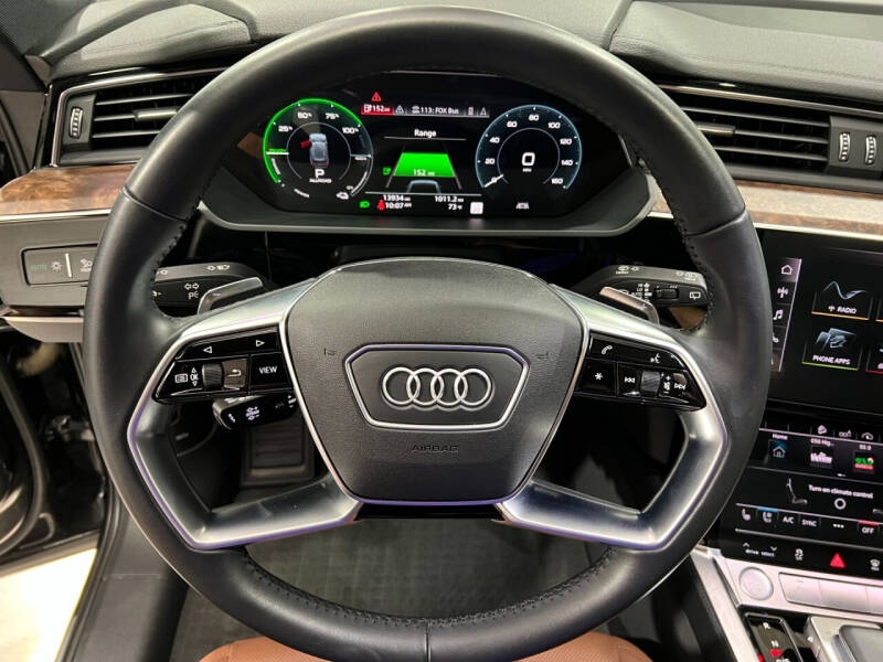 2019 Audi e-tron quattro Premium Plus