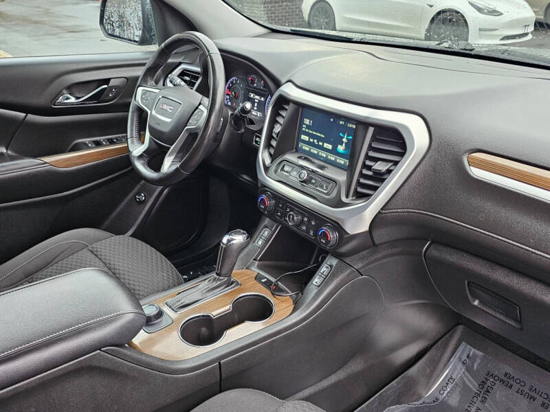 2017 GMC Acadia SLE-2