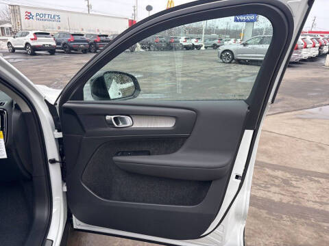 2026 Volvo XC40 B5 Plus