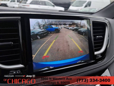 2026 Chrysler Pacifica Select