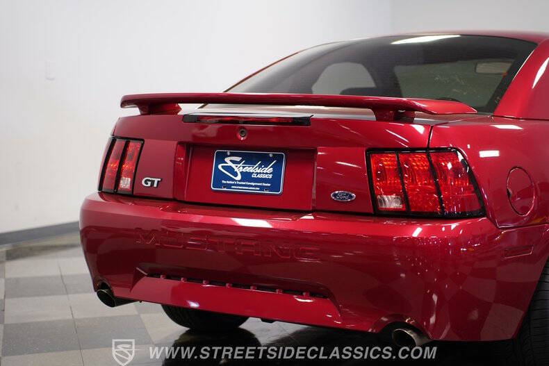 2004 Ford Mustang GT Deluxe