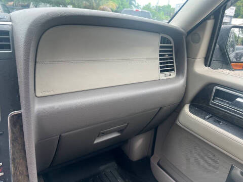 2017 Lincoln Navigator Select