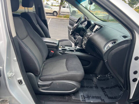 2019 Nissan Pathfinder SV