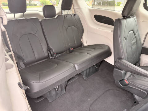 2017 Chrysler Pacifica Touring-L