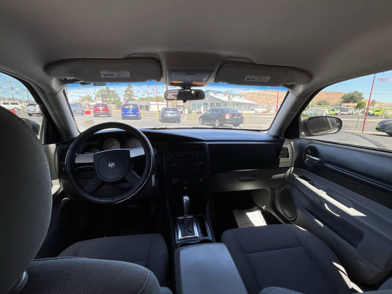 2006 Dodge Magnum SE