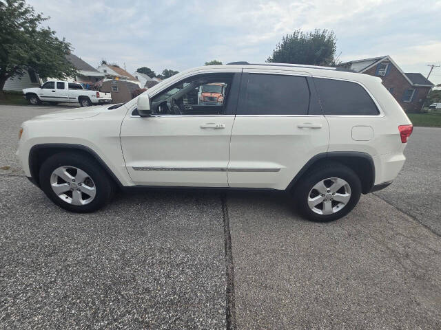 2011 Jeep Grand Cherokee for sale at QUEENSGATE AUTO SALES in York, PA