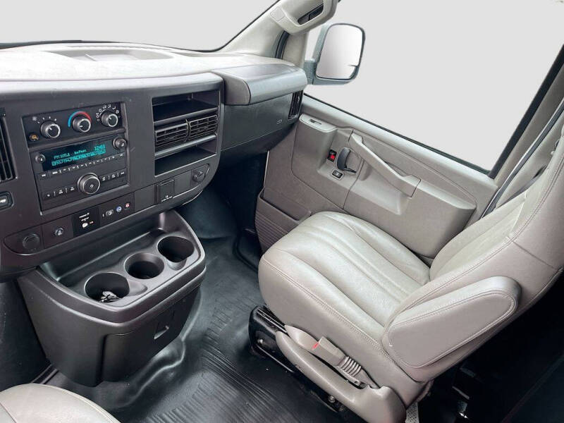 2024 GMC Savana 2500