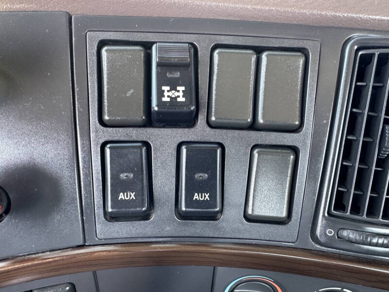 2016 Volvo VNL