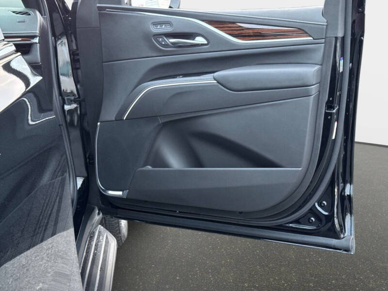 2024 Cadillac Escalade Luxury