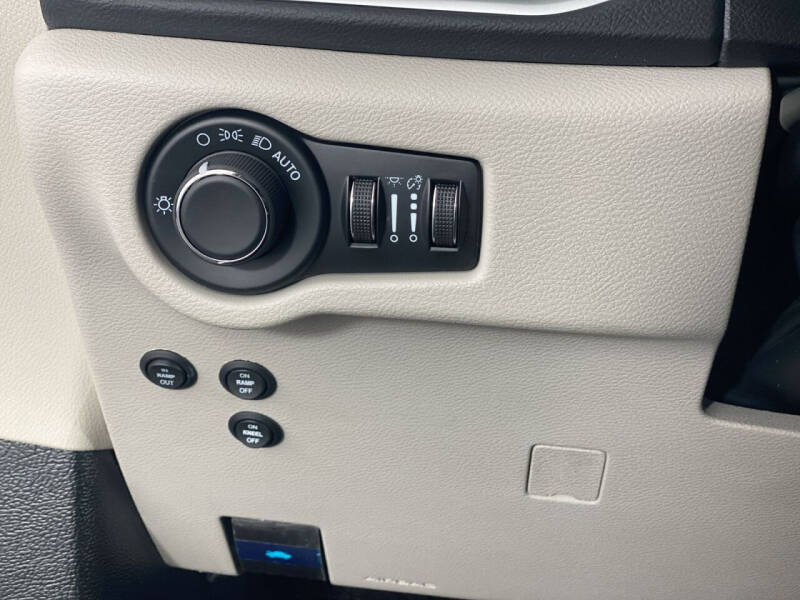 2024 Chrysler Voyager LX