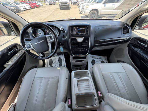 2013 Chrysler Town and Country Touring