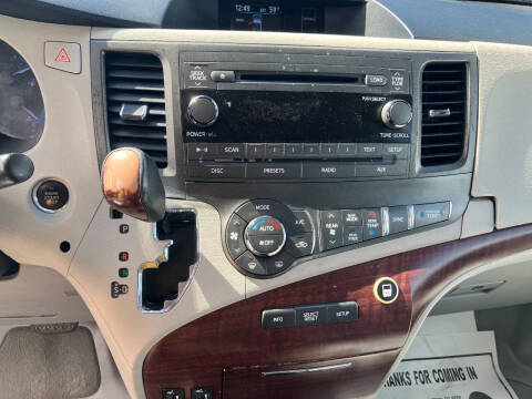 2013 Toyota Sienna XLE Mobility 7-Passenger