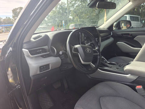 2023 Toyota Highlander LE