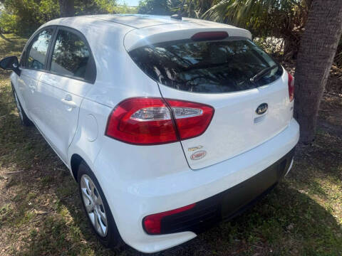 2016 Kia Rio 5-Door LX