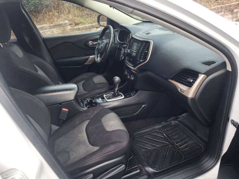 2017 Jeep Cherokee Sport