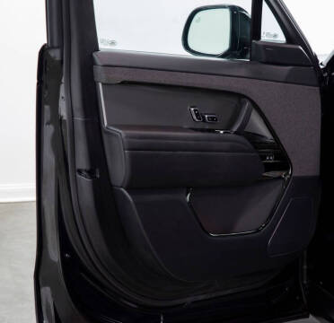 2025 Land Rover Range Rover Sport P360 SE