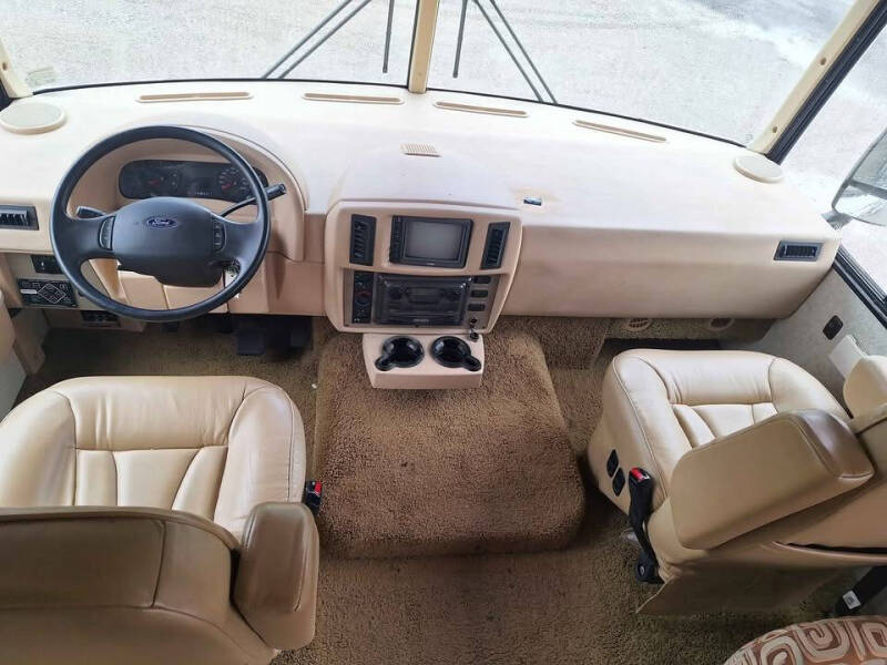 2008 Winnebago Sunova 35J