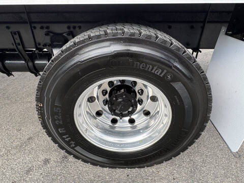 2019 Freightliner M2 106