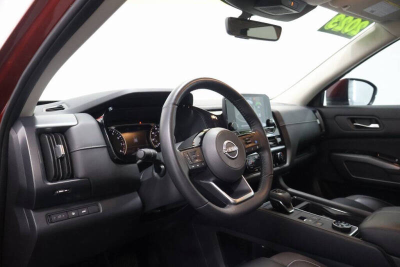 2023 Nissan Pathfinder SL