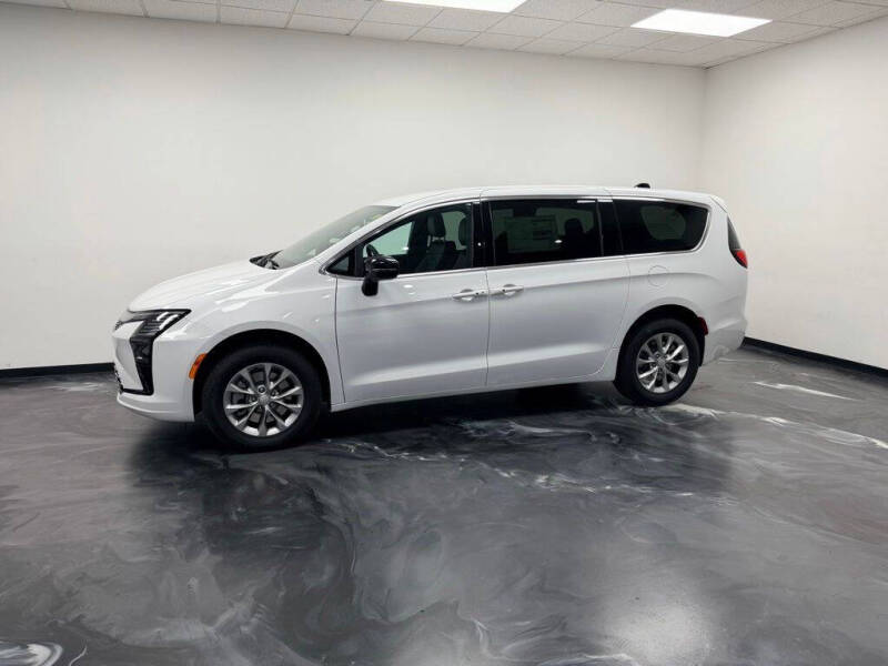 2027 Chrysler Pacifica Select