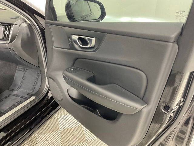 2024 Volvo S60 B5 Core Dark Theme