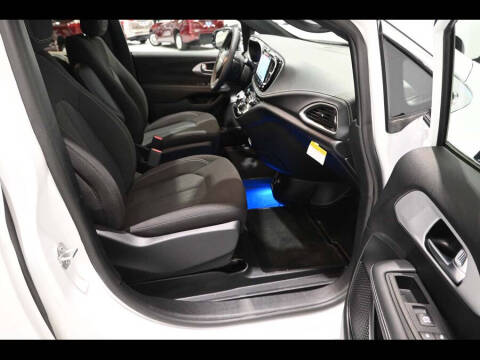 2024 Chrysler Pacifica Touring