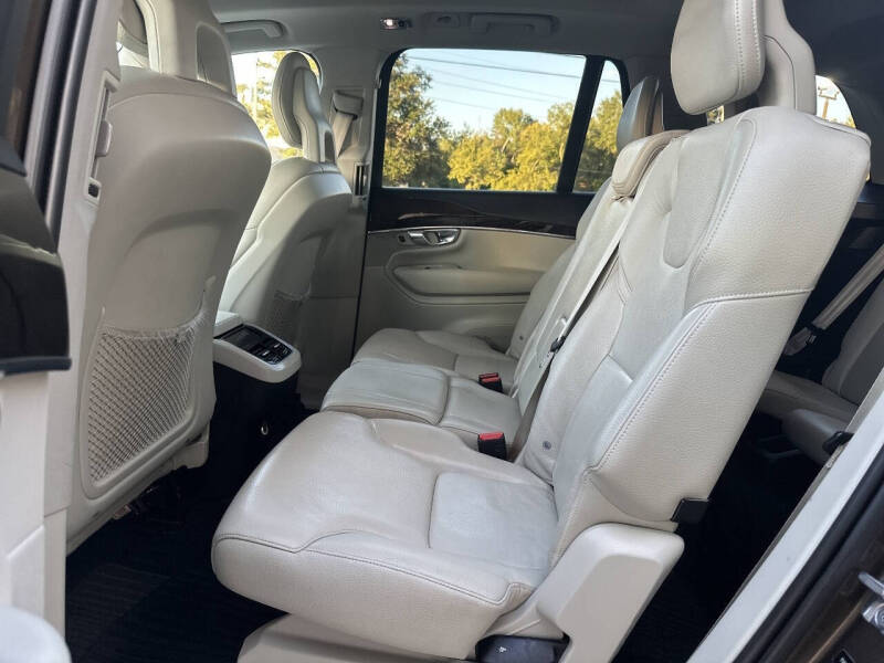 2017 Volvo XC90 T6 Momentum