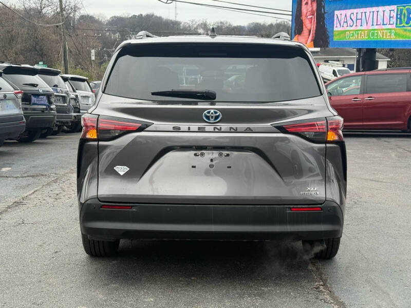 2021 Toyota Sienna XLE 8-Passenger