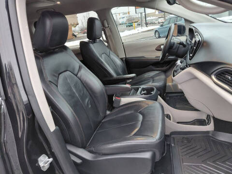 2017 Chrysler Pacifica Touring-L