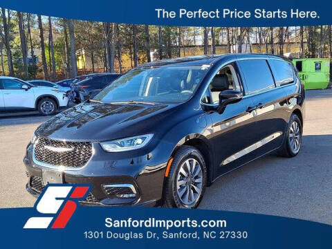 2024 Chrysler Pacifica Plug-In Hybrid Select