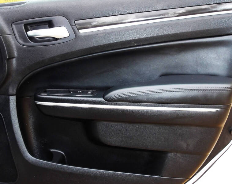 2015 Chrysler 300 Limited