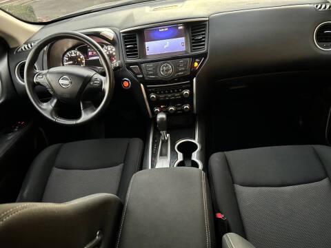 2017 Nissan Pathfinder SV