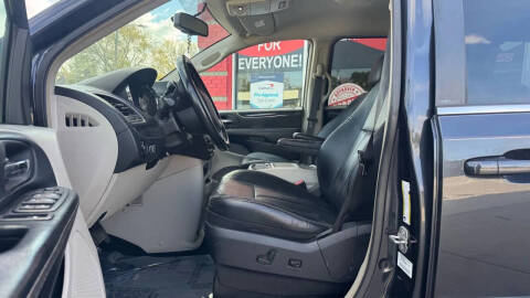 2014 Chrysler Town and Country Touring