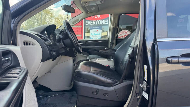 2014 Chrysler Town and Country Touring