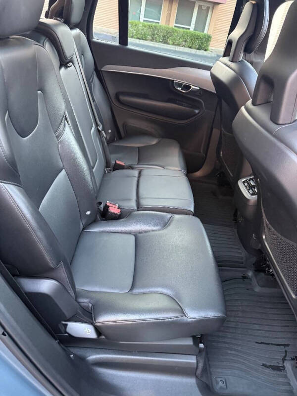 2021 Volvo XC90 T5 Momentum